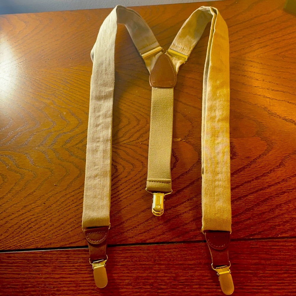Tan suspenders